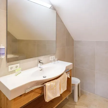 Agnes Apartment *